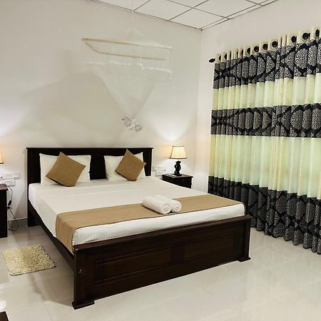 Sigiri Hibiscus Villa Szigirija Kültér fotó