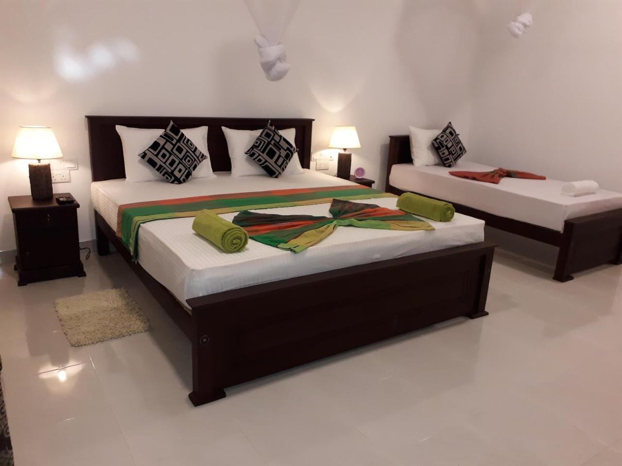 Sigiri Hibiscus Villa Szigirija Kültér fotó