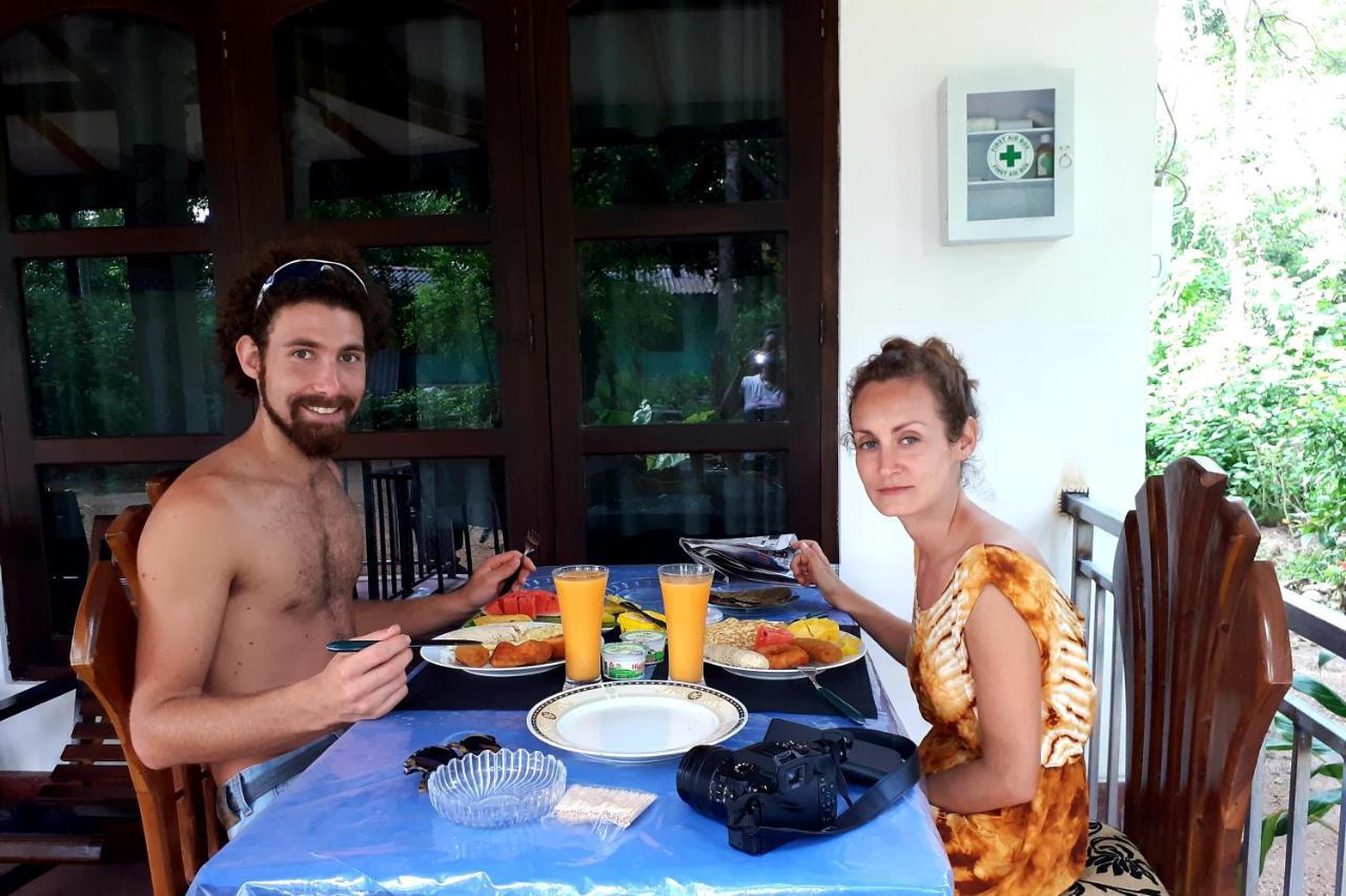 Sigiri Hibiscus Villa Szigirija Kültér fotó