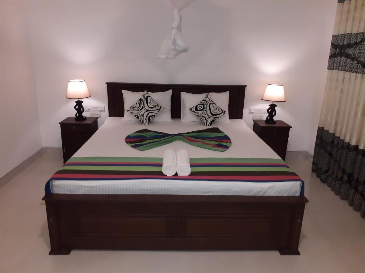Sigiri Hibiscus Villa Szigirija Kültér fotó