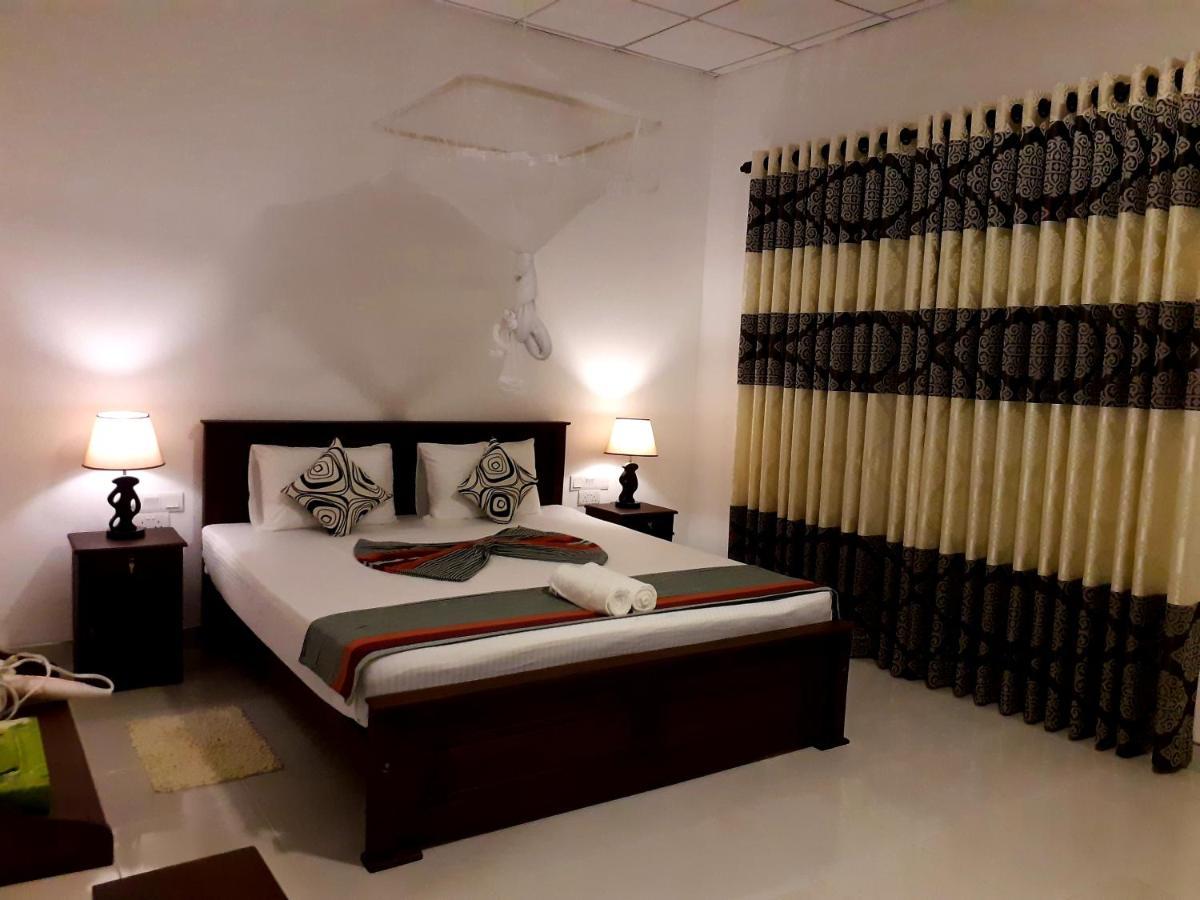 Sigiri Hibiscus Villa Szigirija Kültér fotó