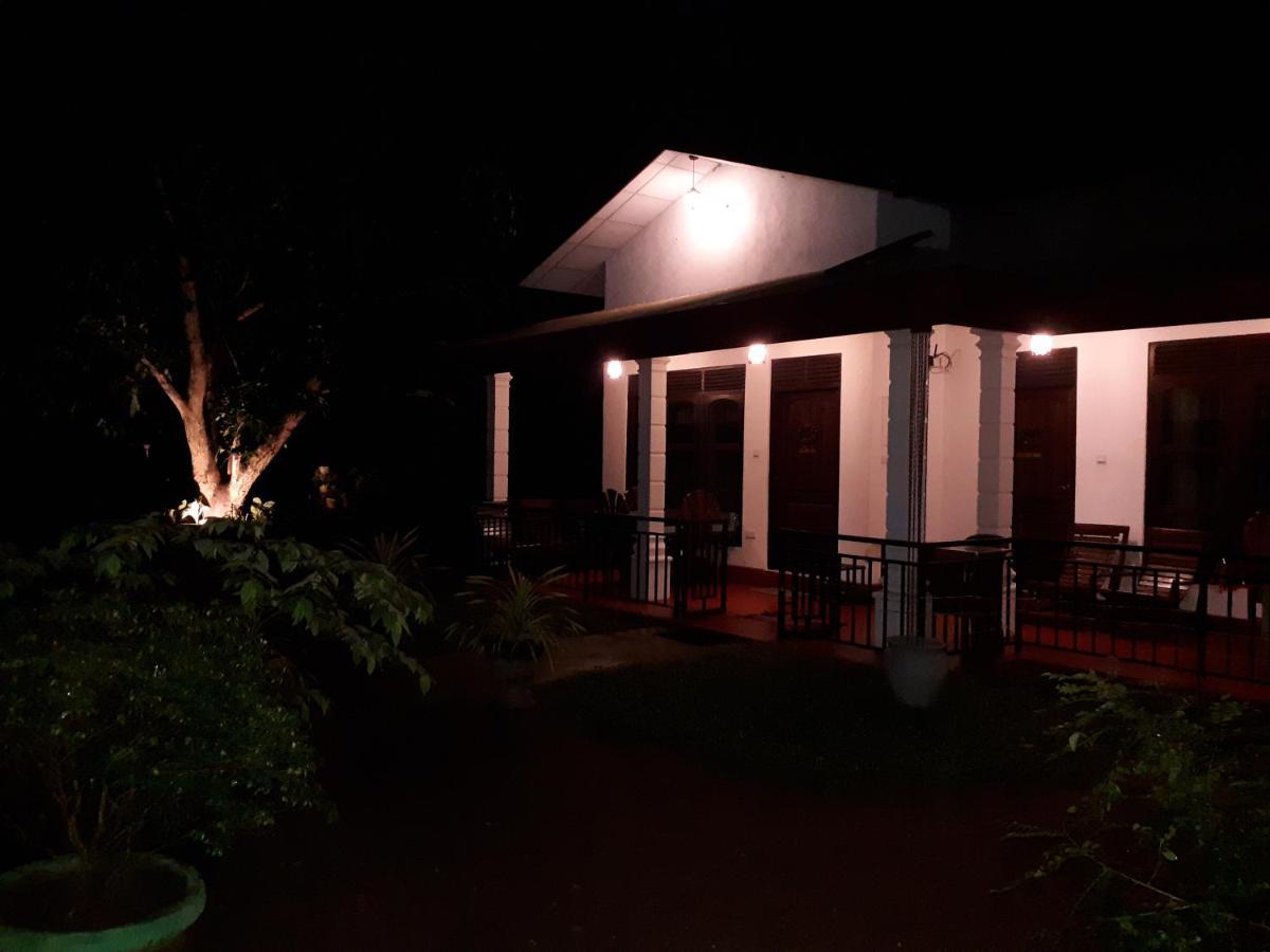 Sigiri Hibiscus Villa Szigirija Kültér fotó