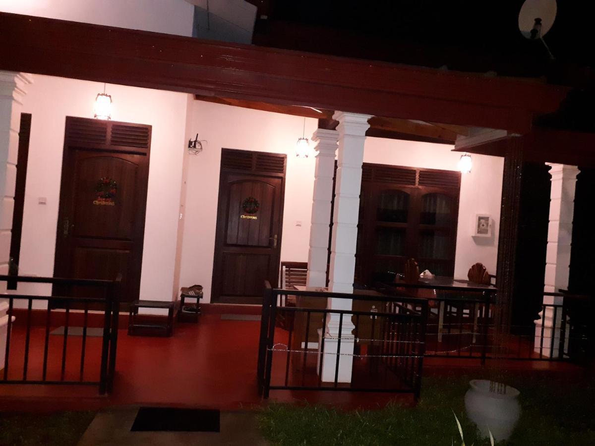 Sigiri Hibiscus Villa Szigirija Kültér fotó