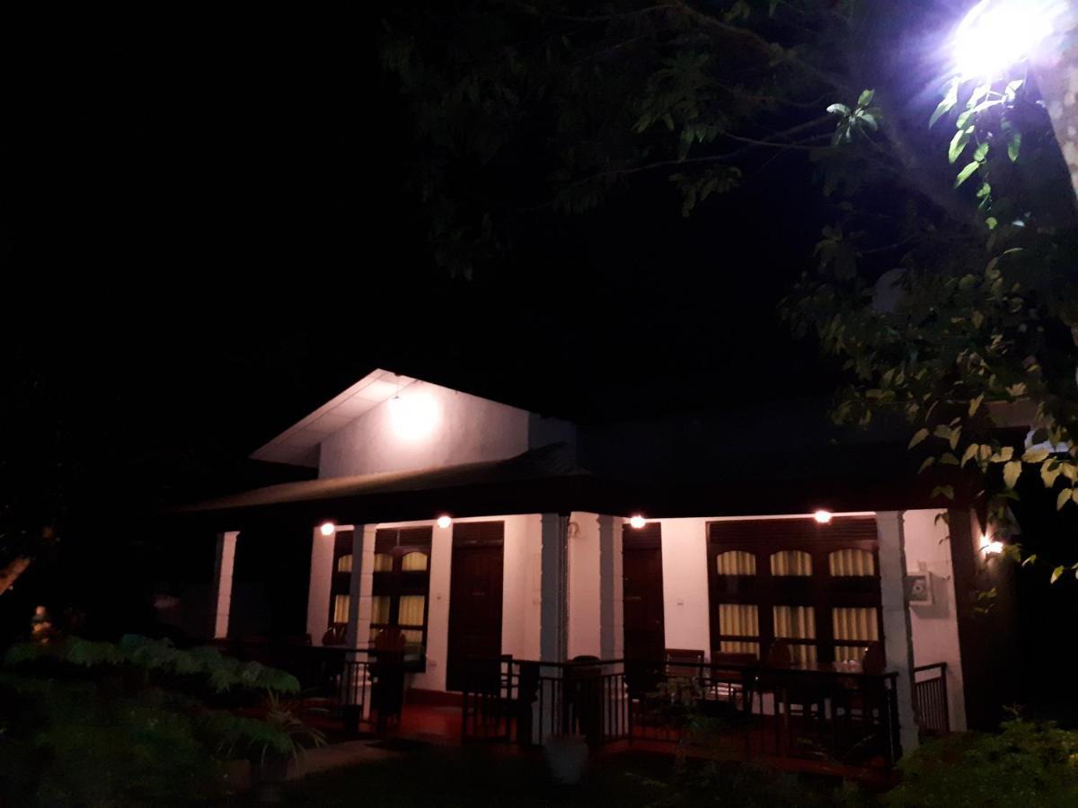 Sigiri Hibiscus Villa Szigirija Kültér fotó
